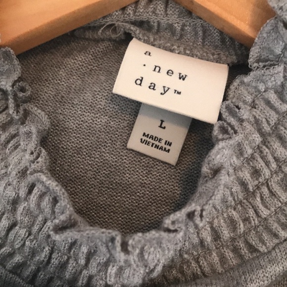 A New Day, Size Large, Gray Ruffle Neck Balloon Sleeve Tunic - Picture 4 of 7